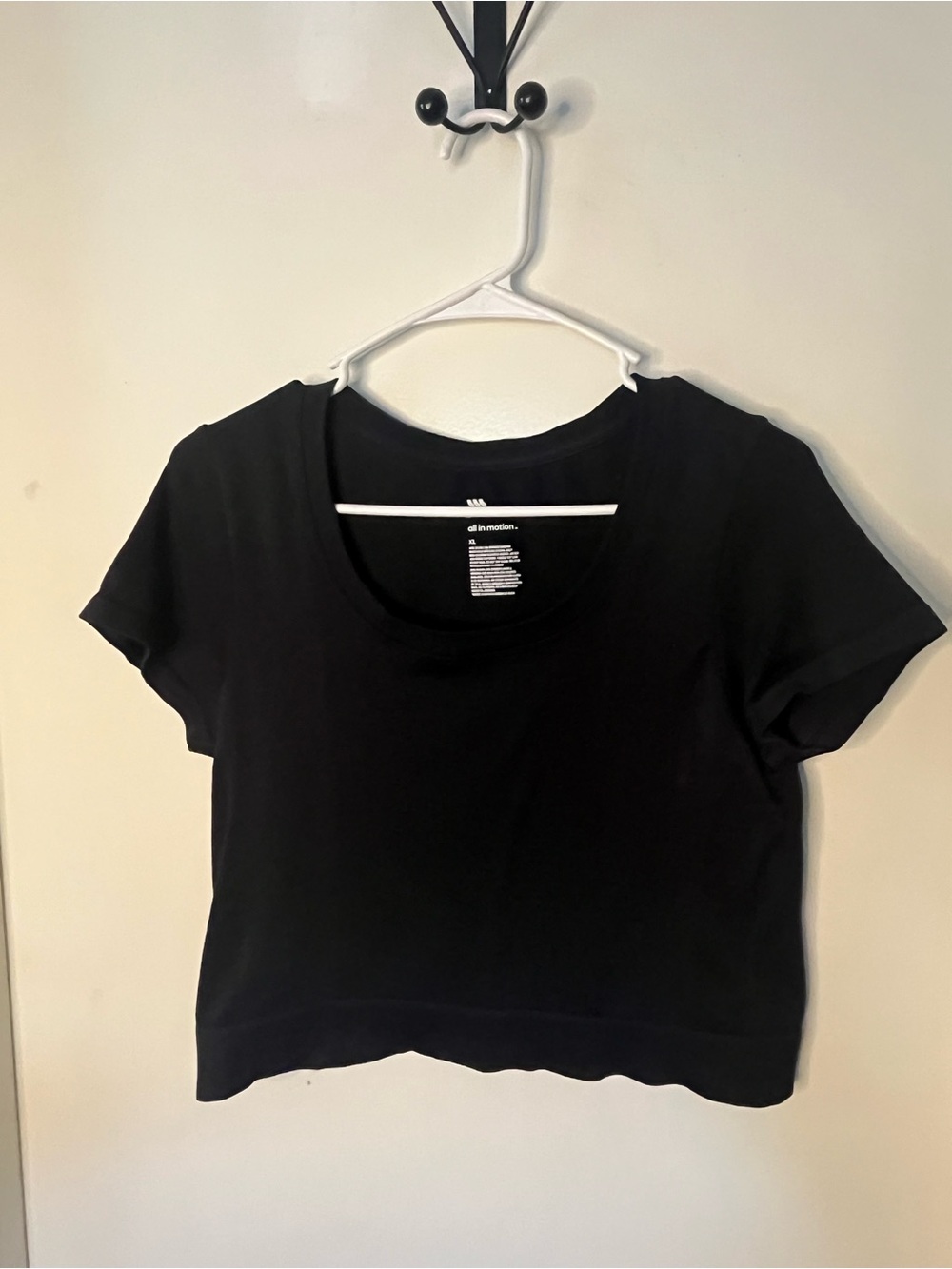 All in motion black textured crop top - Picture 2 of 6